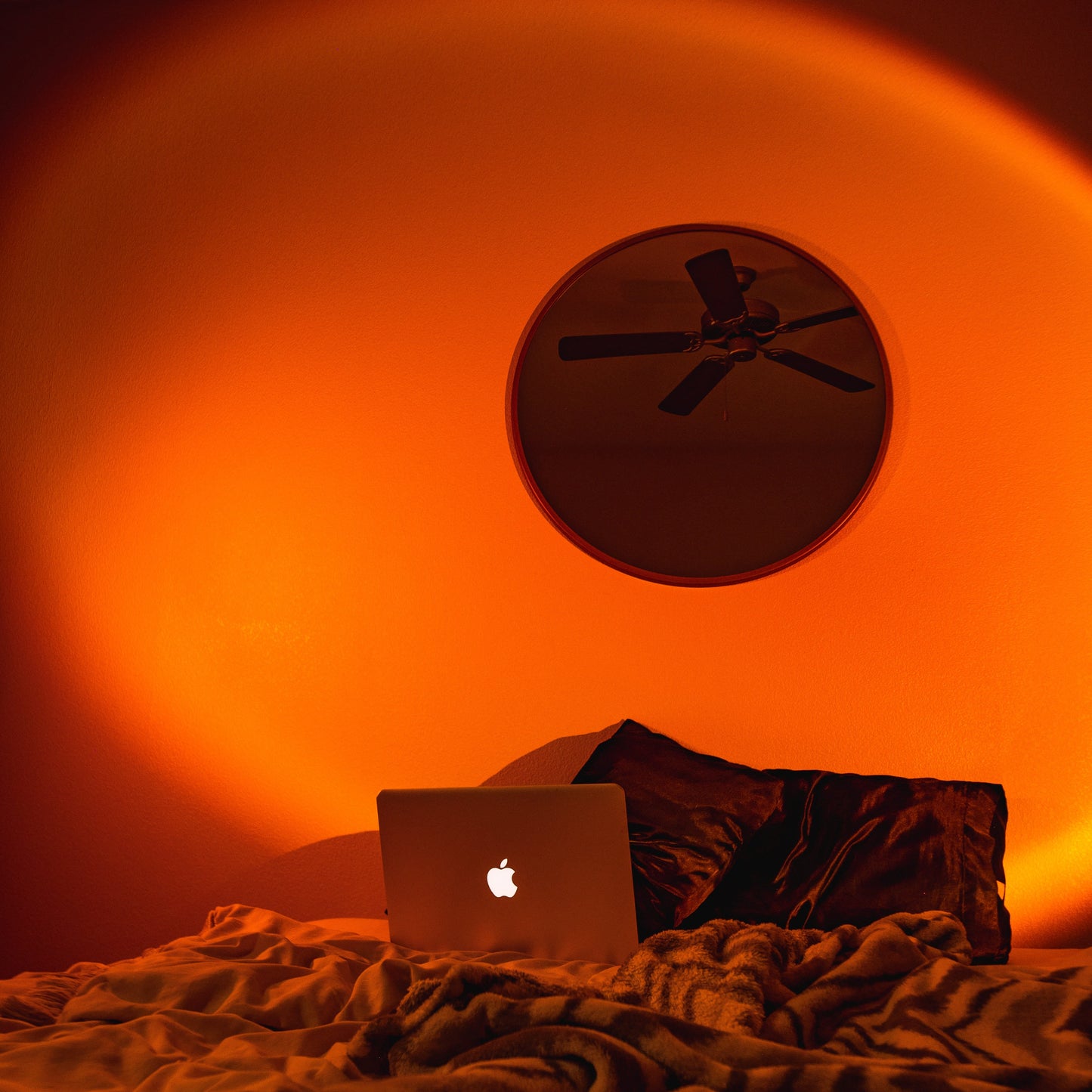 Solhaven™ – Smart Sunset Projection Lamp with App & Remote Control + 50% OFF